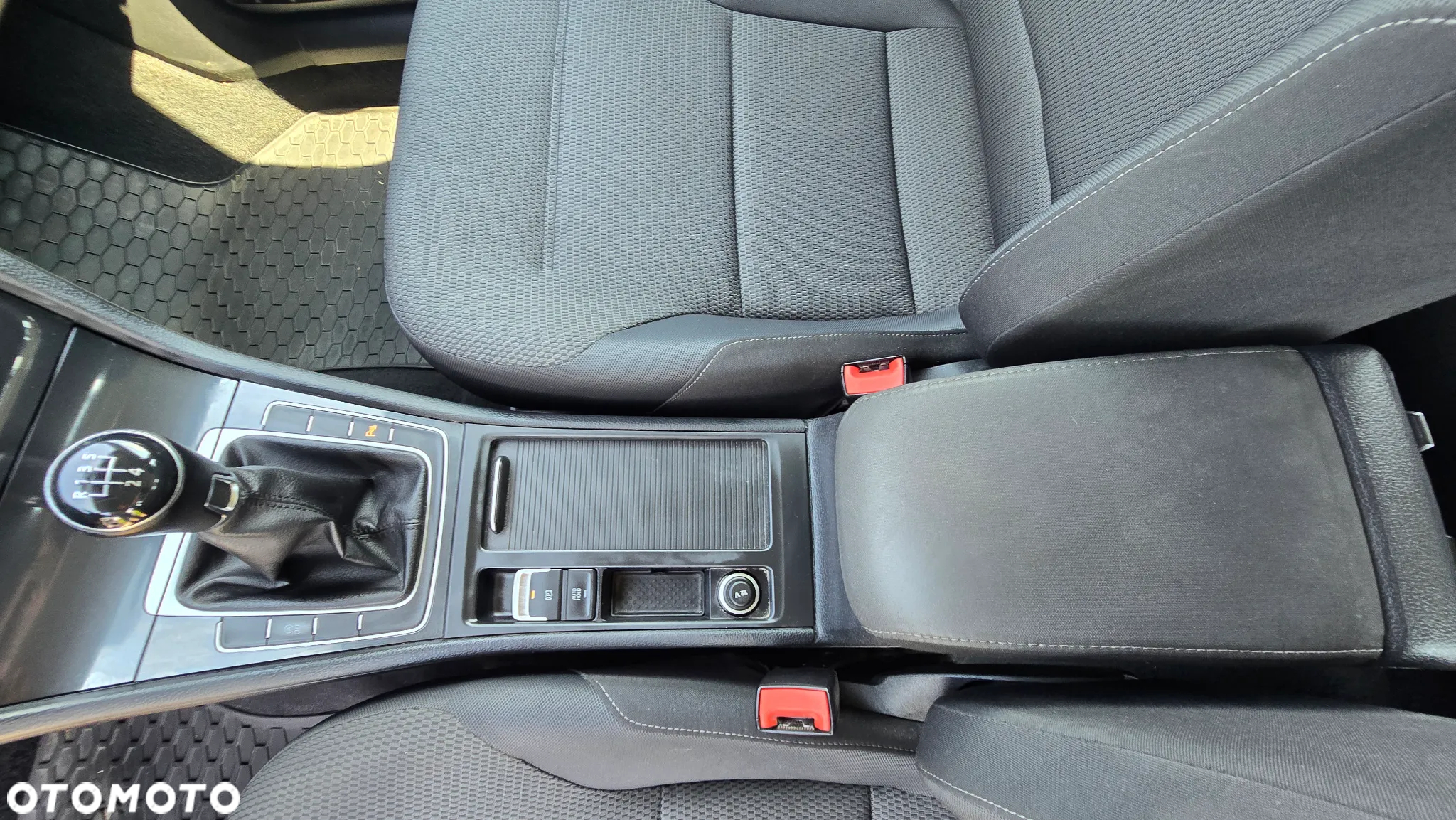 Volkswagen Golf VII 1.6 TDI BMT Comfortline - 8