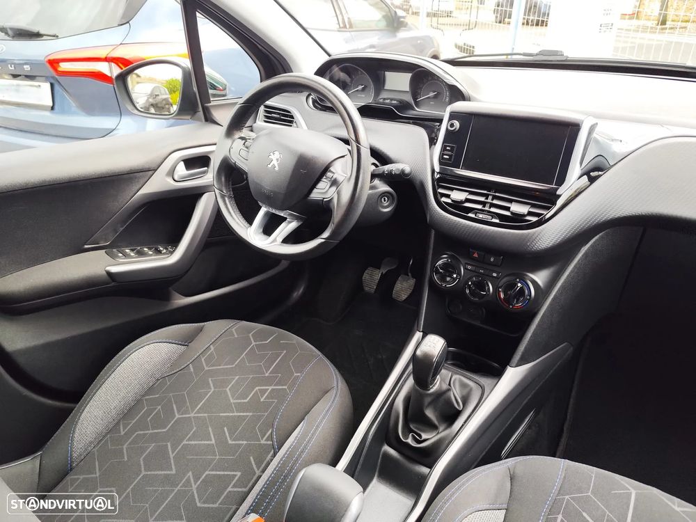Peugeot 2008 1.2 PureTech Style - 10