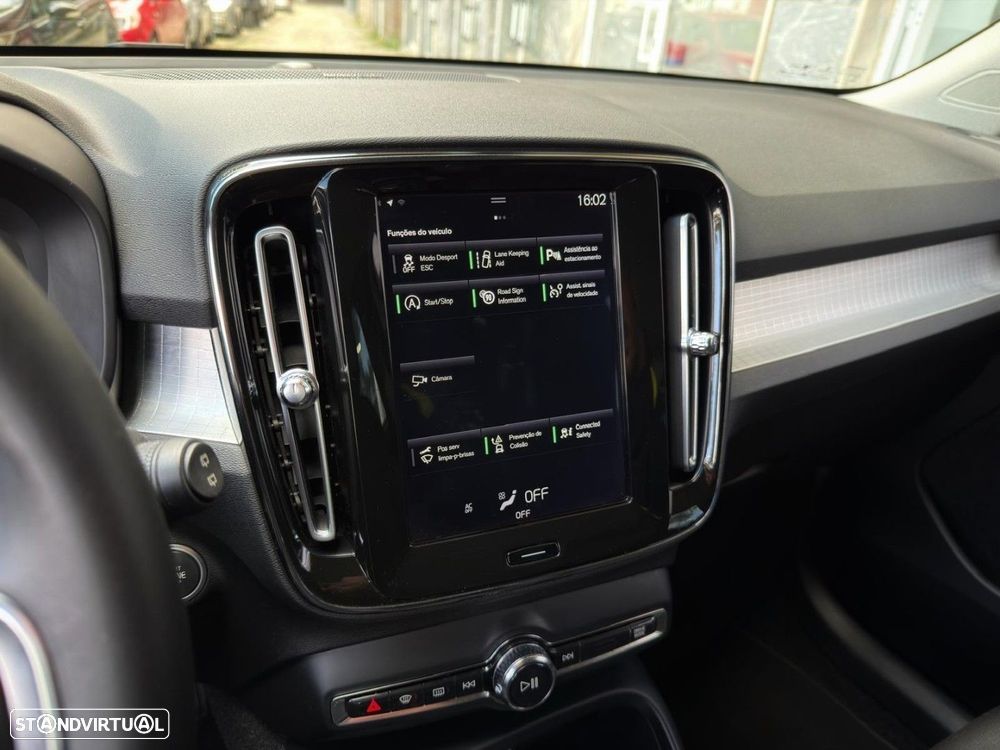 Volvo XC 40 2.0 D3 Momentum Plus - 23