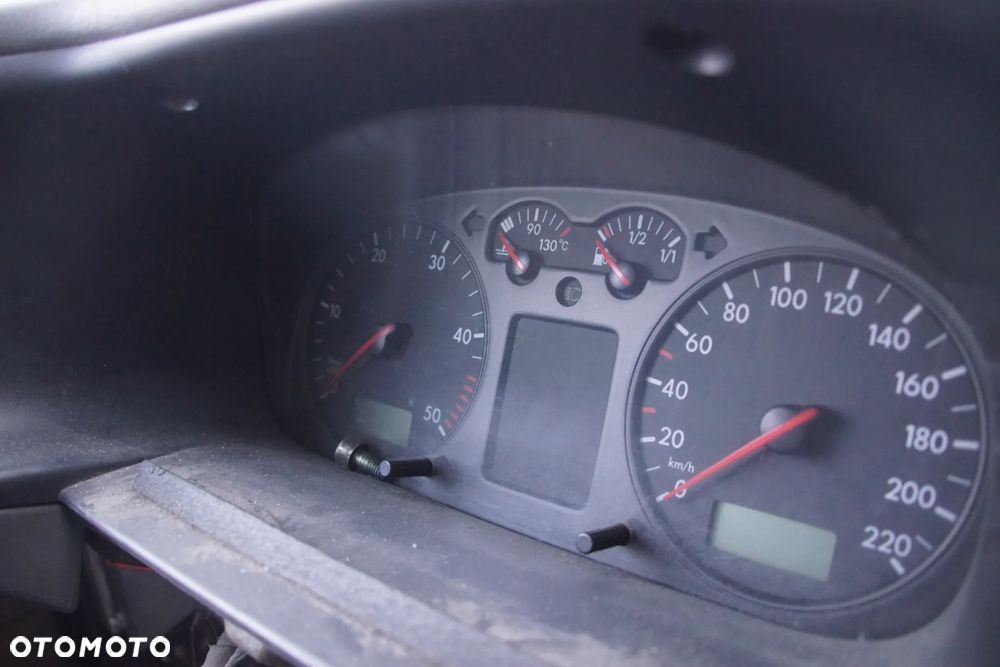 Auto na części - Volkswagen Transporter T4 Lift 2.5 TDI 102 KM ACV DXZ L902 2002R Silnik Skrzynia Drzwi Maska Klapa Błotnik Zderzak Lusterko Lampa Deska Kokpit Sterownik Moduł Czujnik Licznik Panel Kierownica - 11