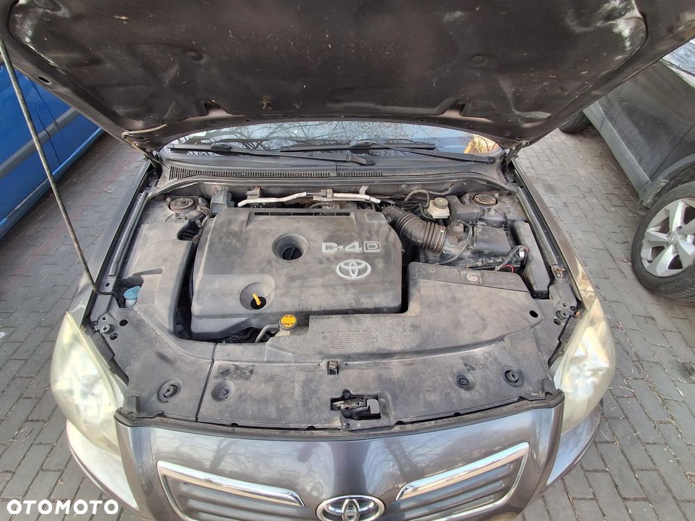 Toyota Avensis 2.0 D-4D - 16