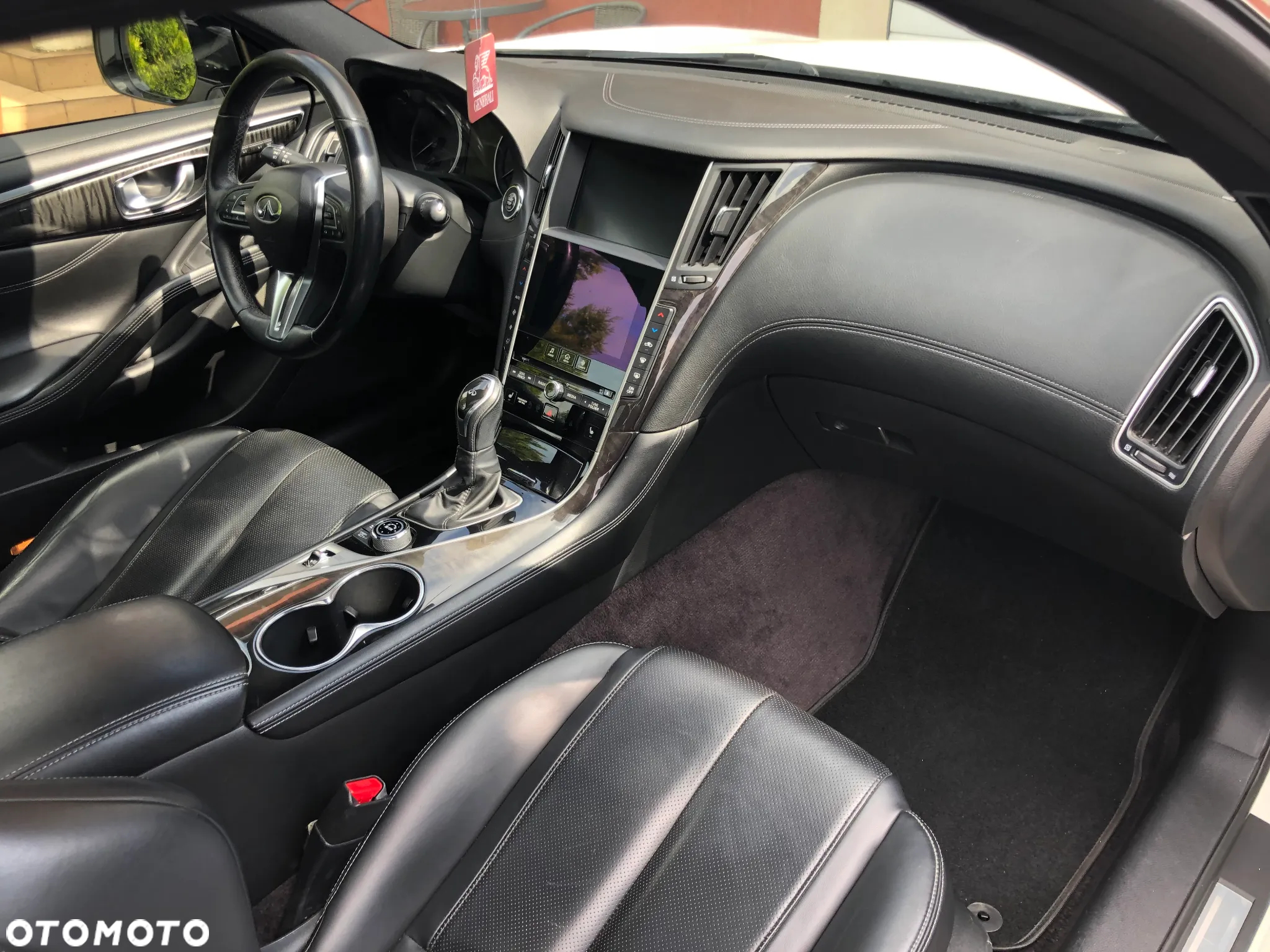 Infiniti Q60 2.0t Premium Tech - 12