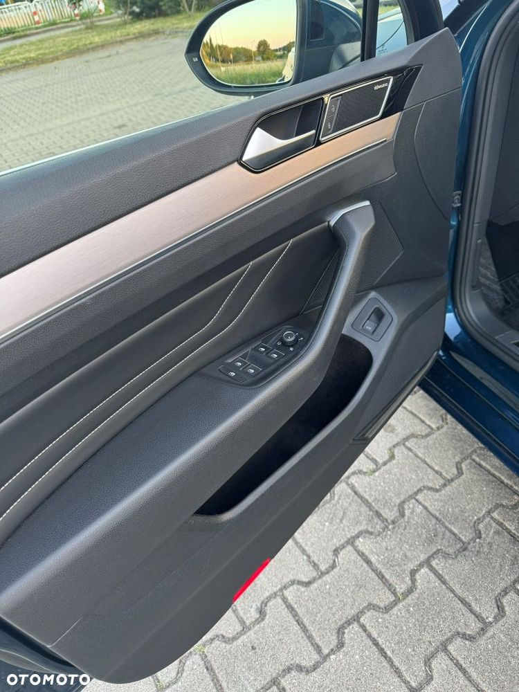 Volkswagen Passat 2.0 TDI 4Mot Elegance DSG - 23