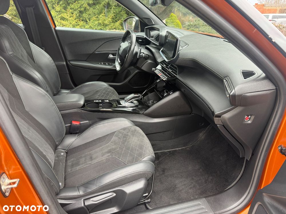 Peugeot 2008 PureTech 130 EAT8 GT Pack - 19