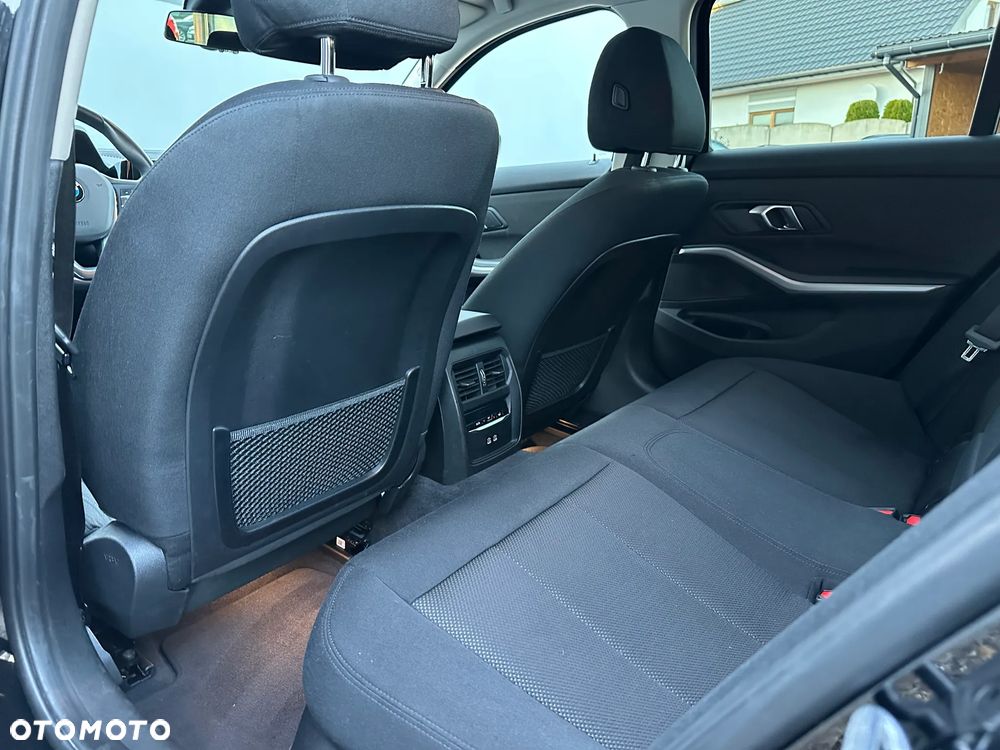 BMW Seria 3 318d - 19