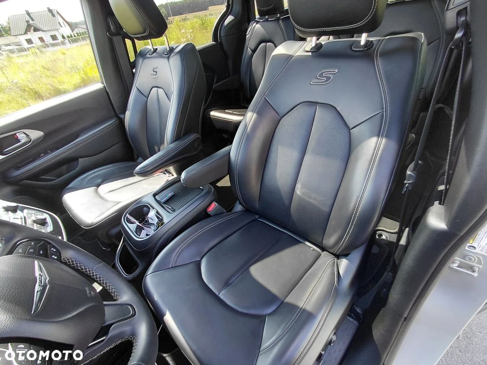 Chrysler Pacifica - 22