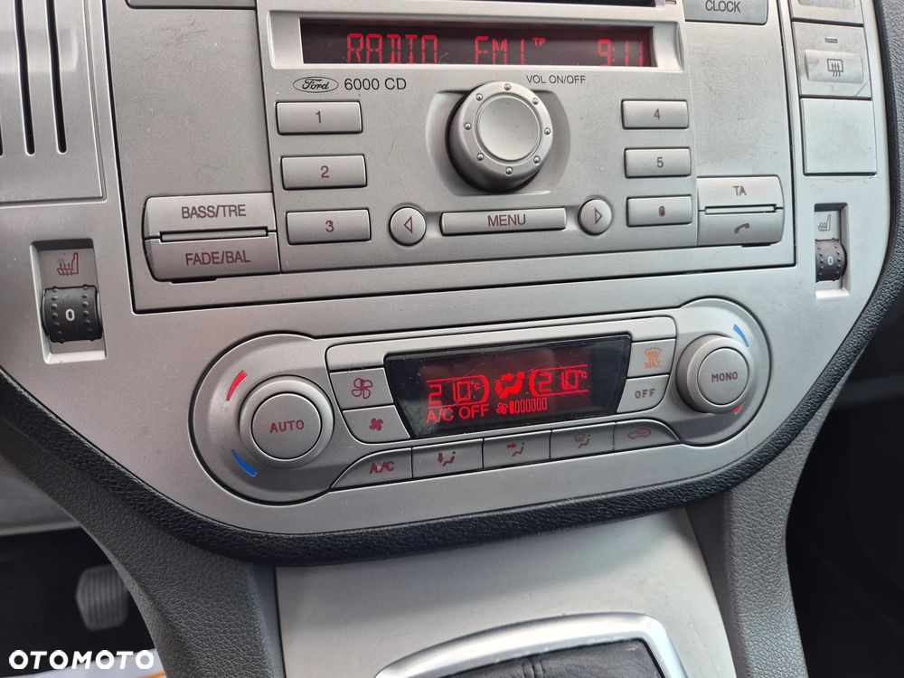 Ford Kuga 2.0 TDCi 2x4 Titanium - 38