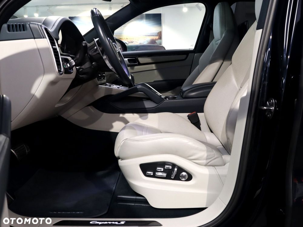 Porsche Cayenne S - 16