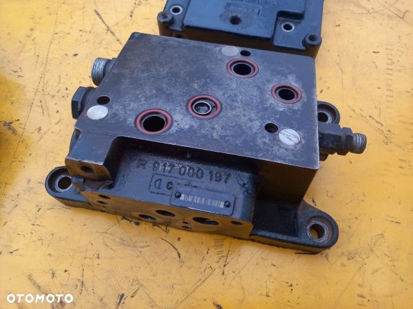 Rozdzielacz sekcja New Holland T6.155 - 3