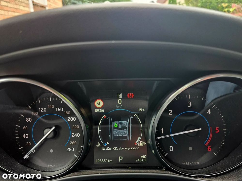 Jaguar XE - 9