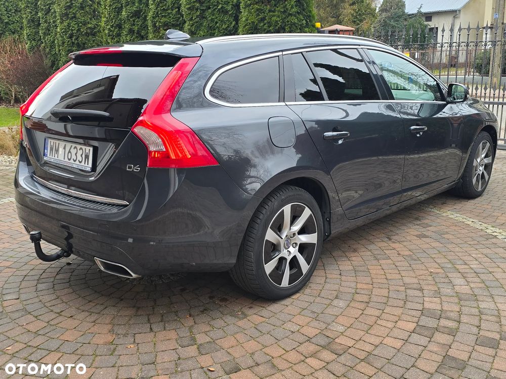 Volvo V60 D6 AWD Plug-in Hybrid Summum - 4
