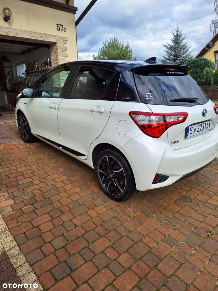 Toyota Yaris Hybrid 100 Selection Pure - 2