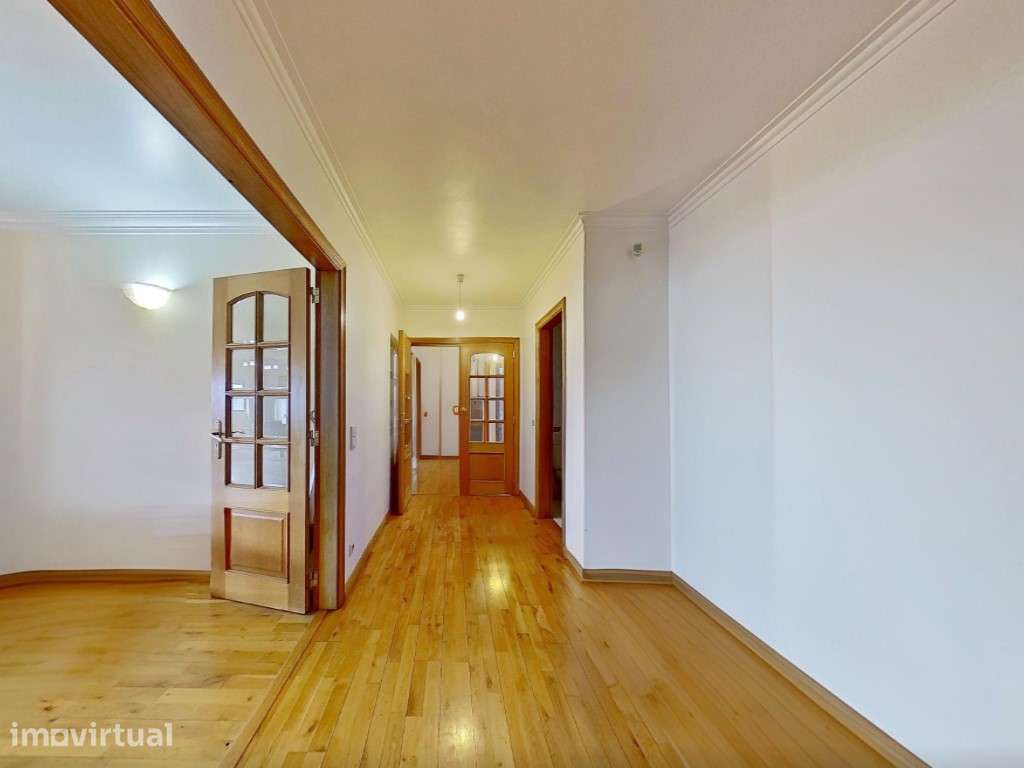 Excelente apartamento T4 à Venda em Campolide a 100 metros das Amor... - Grande imagem: 2/26