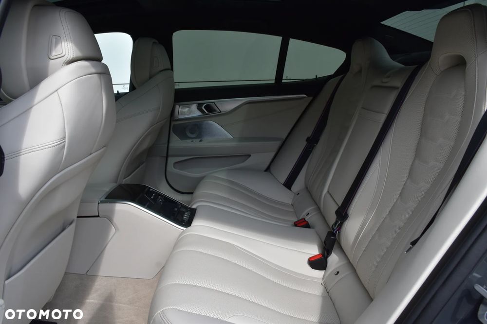 BMW Seria 8 - 25