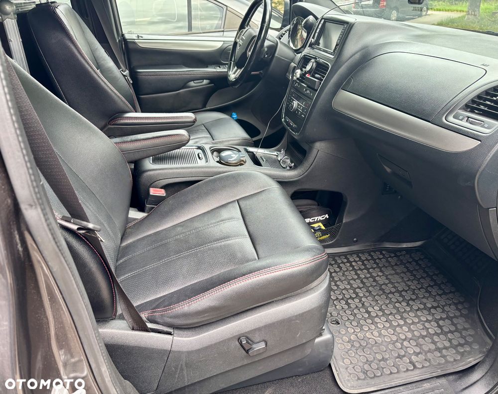 Dodge Grand Caravan - 20
