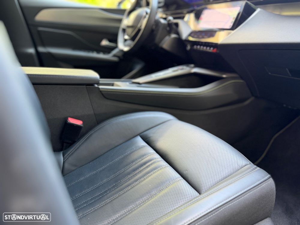 Peugeot 408 240 e-DSC7 GT Exclusive - 22