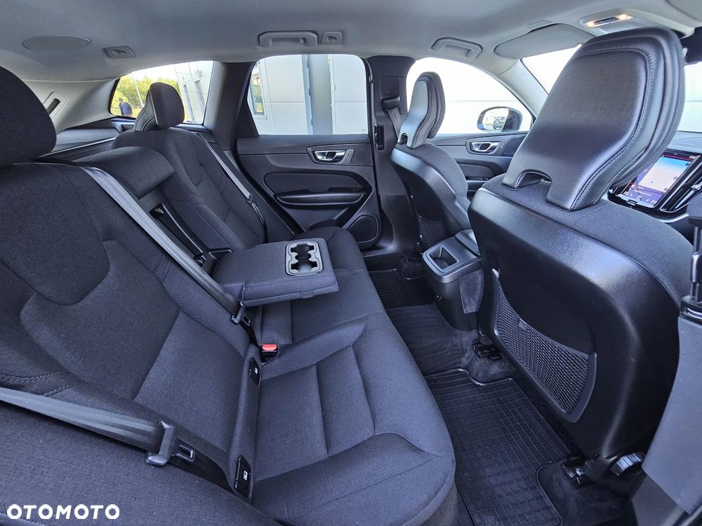 Volvo XC 60 B4 D Geartronic Momentum Pro - 26