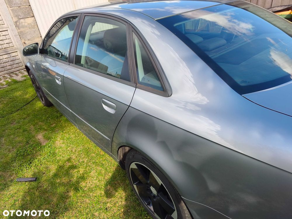 Audi A4 Limousine - 12