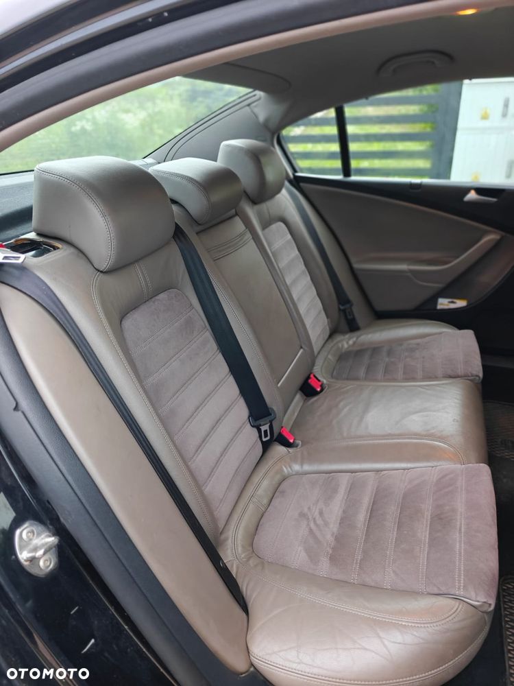 Volkswagen Passat 2.0 TDI Highline - 9