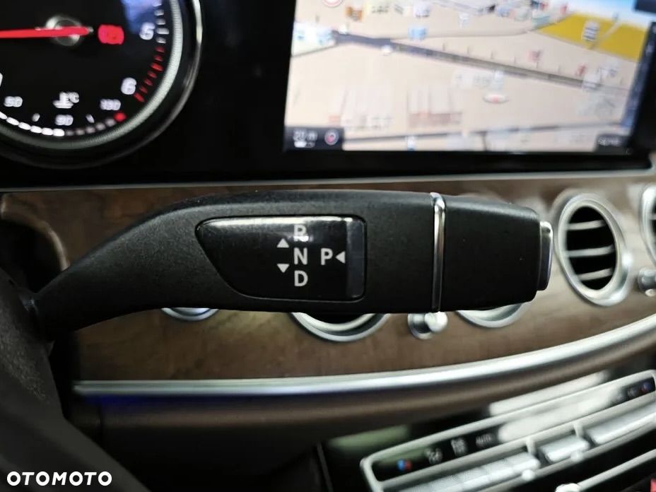 Mercedes-Benz Klasa E 220 d 4-Matic Business Edition 9G-TRONIC - 10