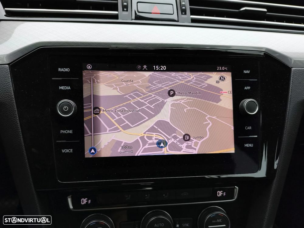 VW Passat Variant 1.6 TDI Business DSG - 14