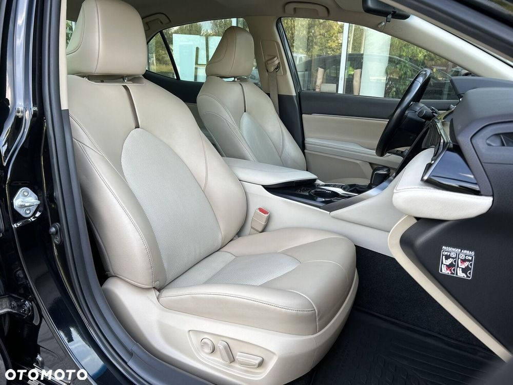 Toyota Camry 2.5 Hybrid Comfort CVT - 11