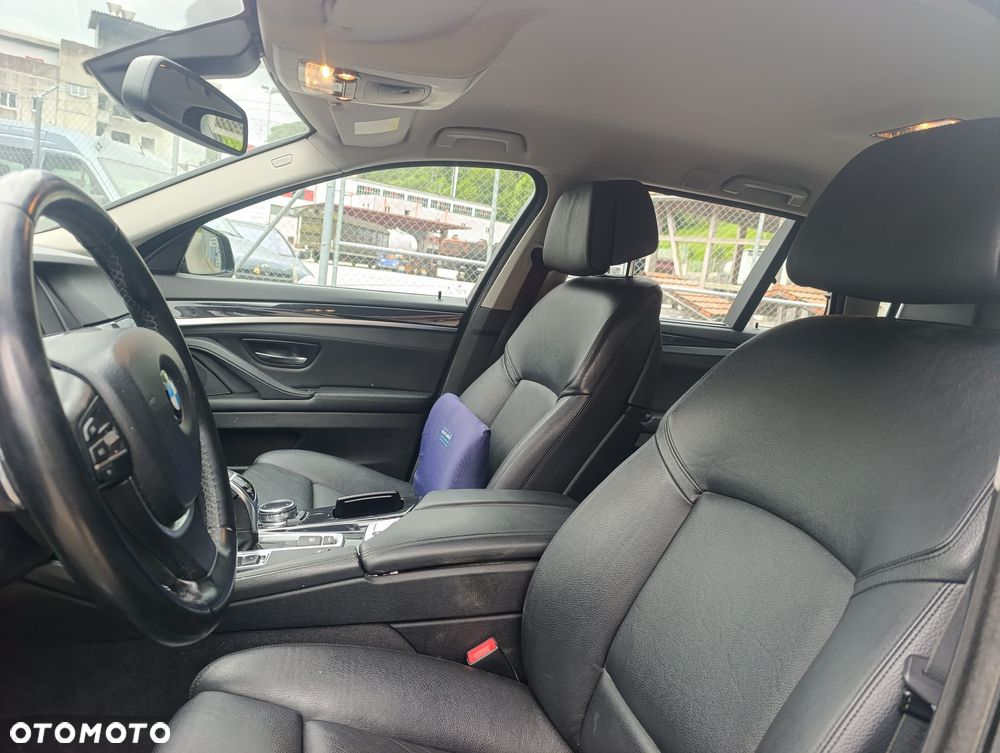 BMW Seria 5 528i - 11