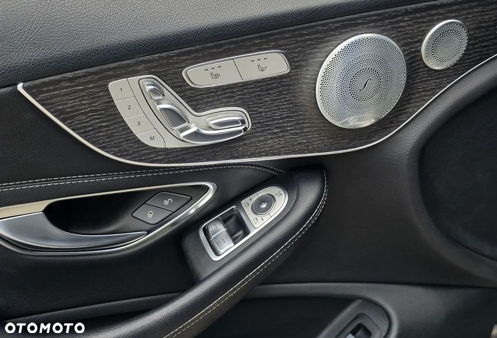 Mercedes-Benz Klasa C 300 9G-TRONIC AMG Line - 16