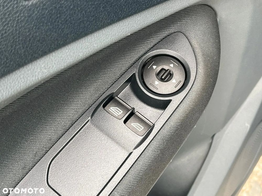 Ford C-MAX 1.6 Ti-VCT SYNC Edition - 17