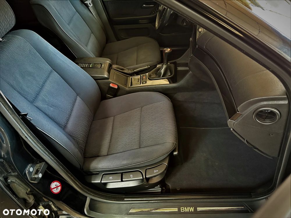 BMW Seria 5 520i Touring - 10