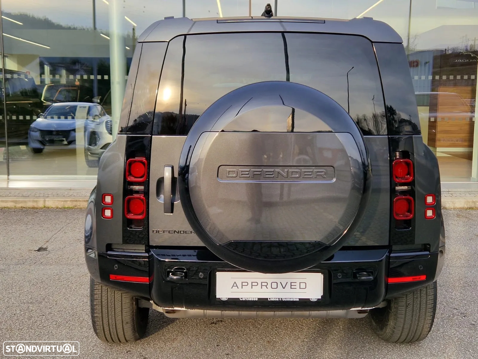 Land Rover Defender 2.0 P300e 110 AWD X-Dynamic SE - 11
