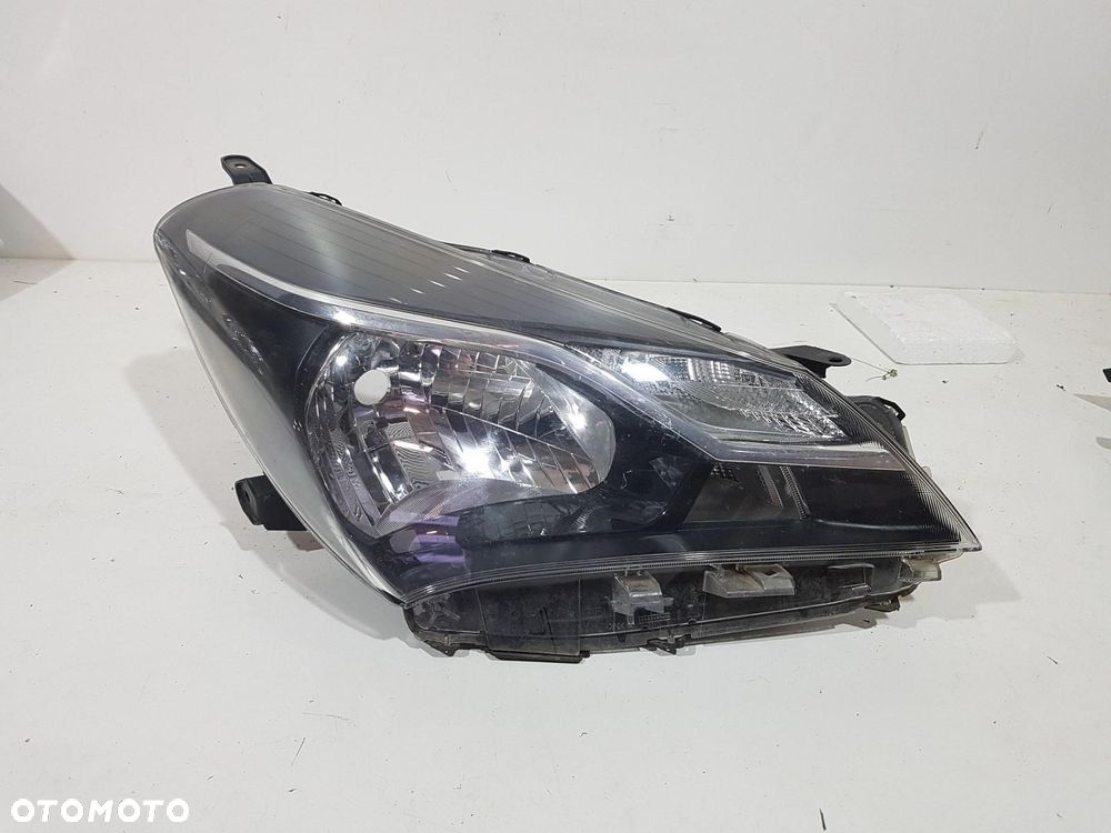 TOYOTA YARIS III 3 LIFT 17- LAMPA PRZÓD PRZEDNIA PRAWA EUROPA ORYGINAŁ - 1
