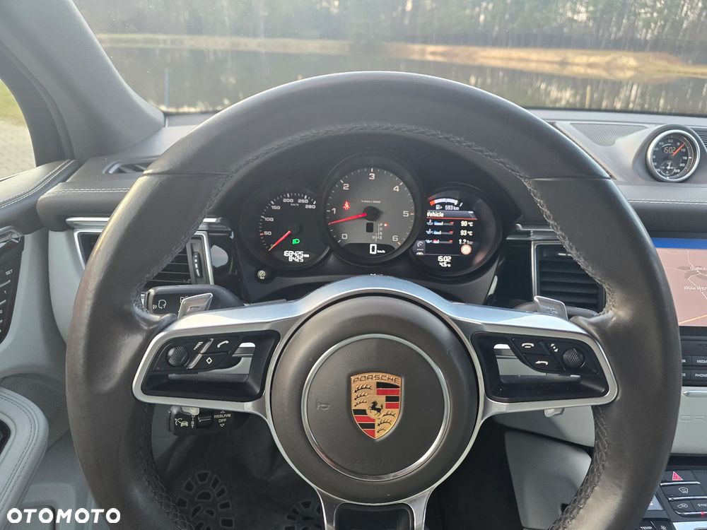Porsche Macan - 25