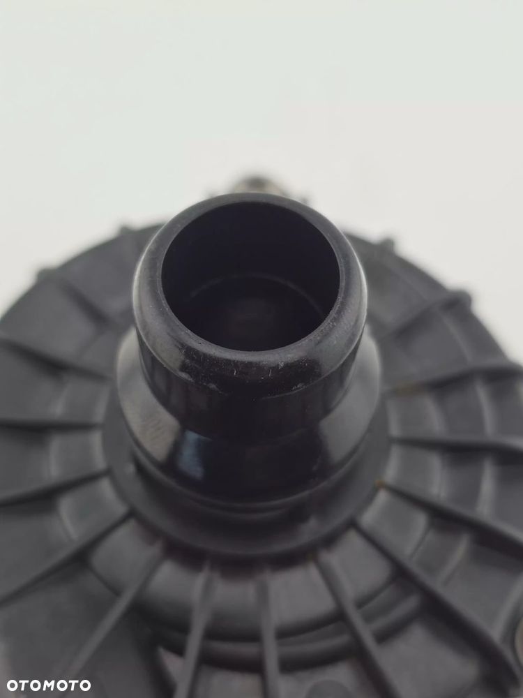 NOWA ORYGINALNA POMPA WODY MECEDES W213 W253 A0005003901 - 3