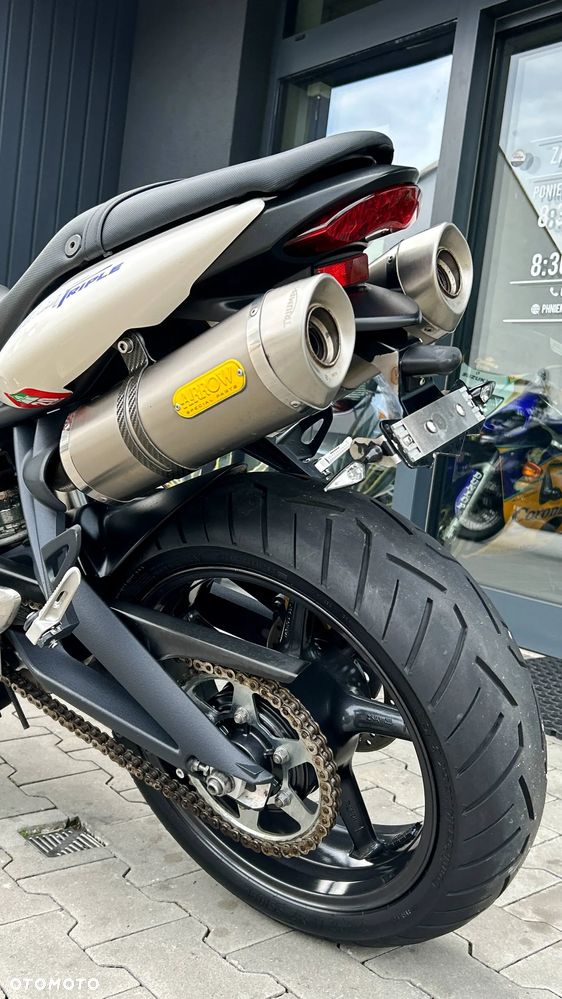Triumph Street Triple - 8