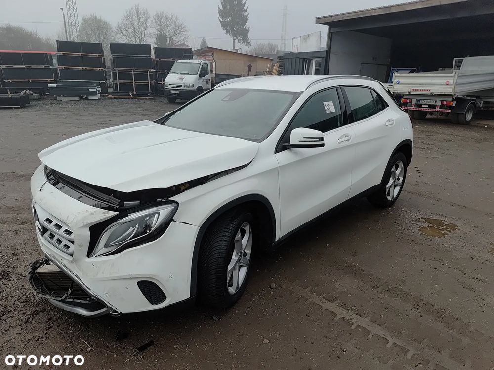 Mercedes-Benz GLA - 2