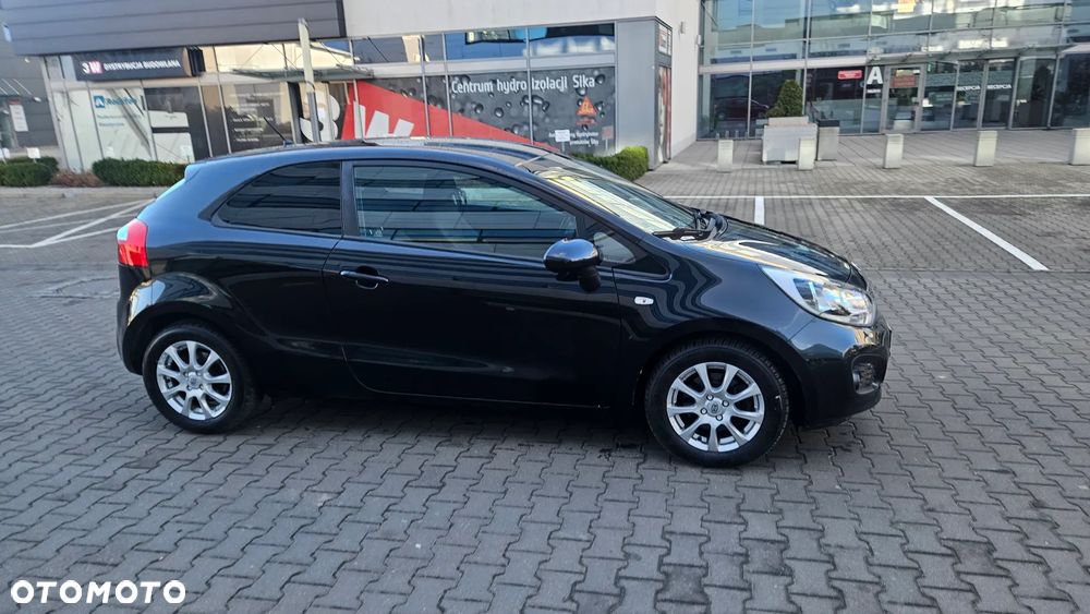 Kia Rio 1.4 Fifa World Cup Edition - 4