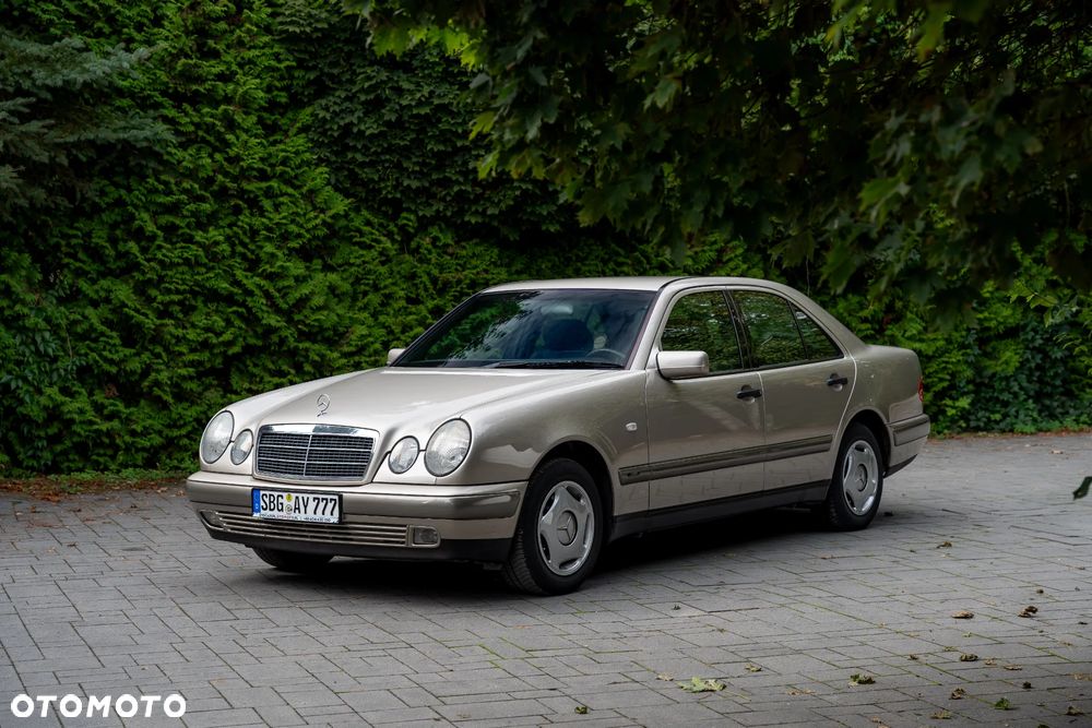 Mercedes-Benz Klasa E 200 - 2