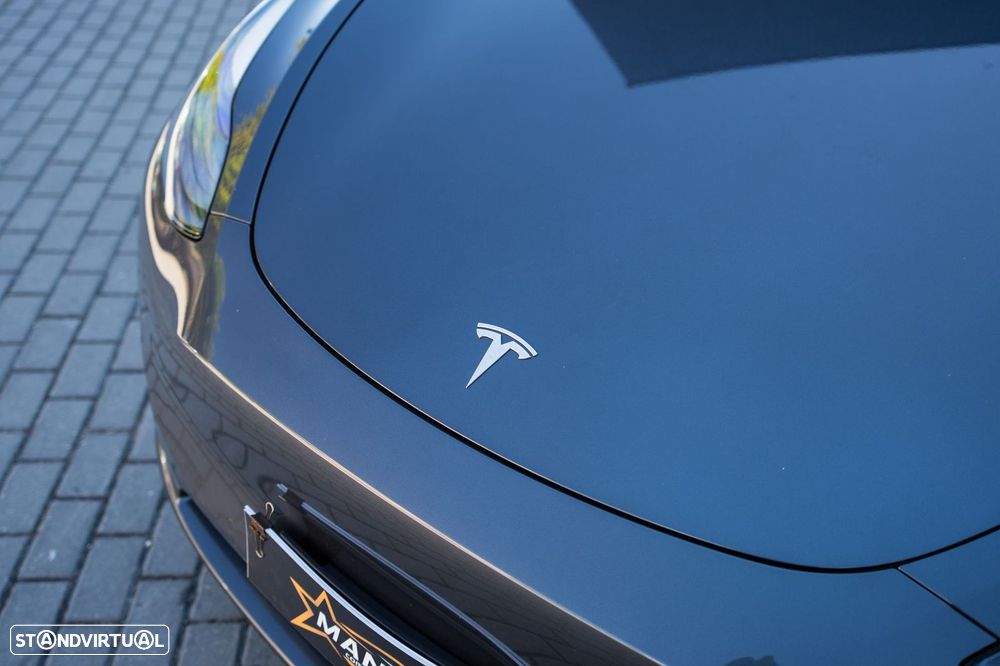 Tesla Model Y Long Range Dual Motor AWD - 28