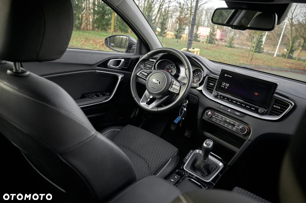 Kia XCeed - 32