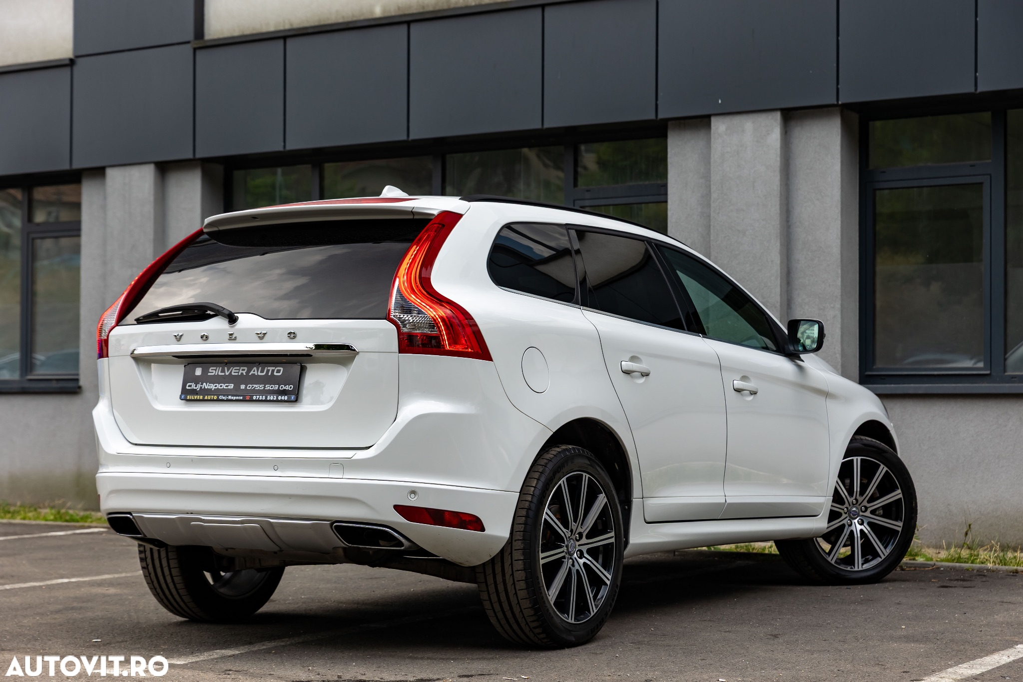 Volvo XC 60 D4 Geartronic Momentum Pro - 23