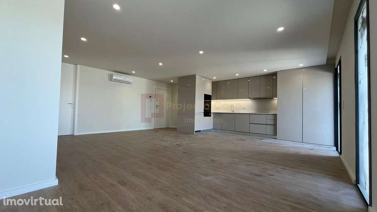 Apartamento T3 Novo com Terraço junto ao Metro - Grande imagem: 2/13