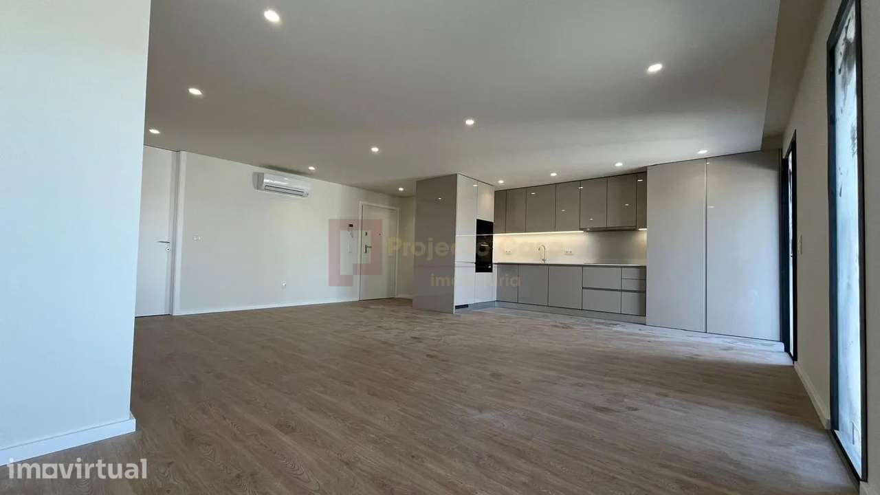 Apartamento T3 Novo com Terraço junto ao Metro - Grande imagem: 2/13