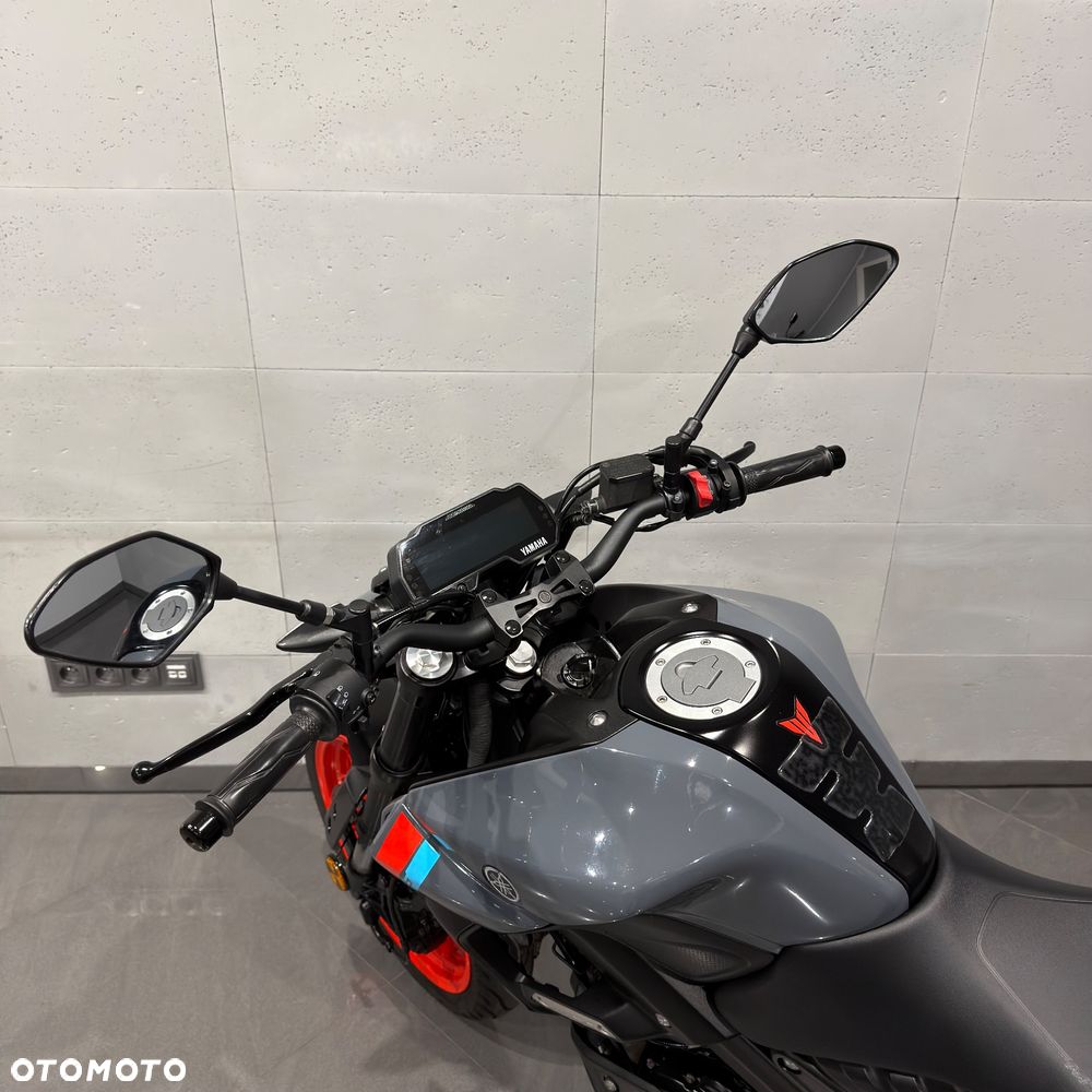 Yamaha MT - 13