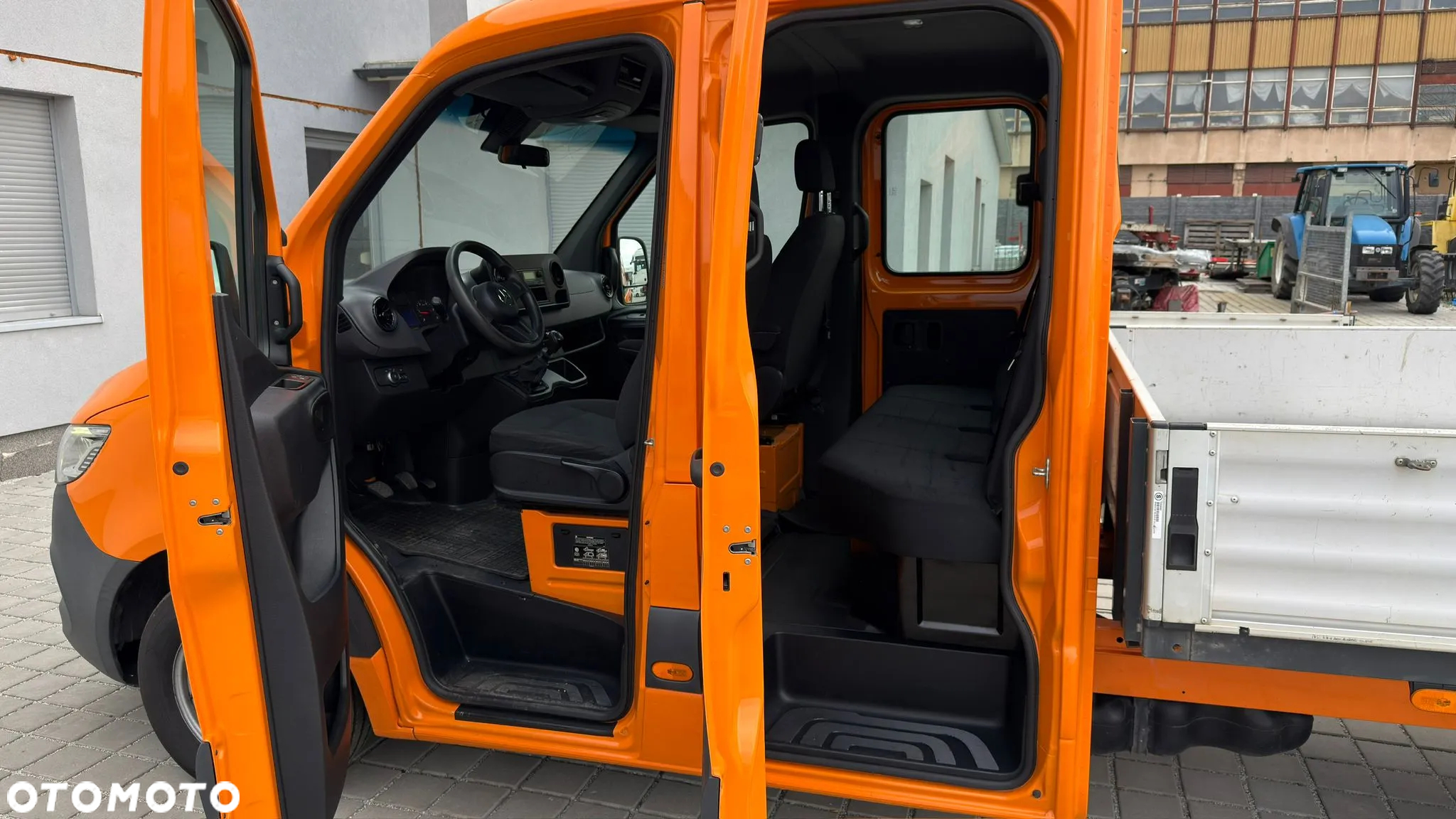 Mercedes-Benz Sprinter - 13