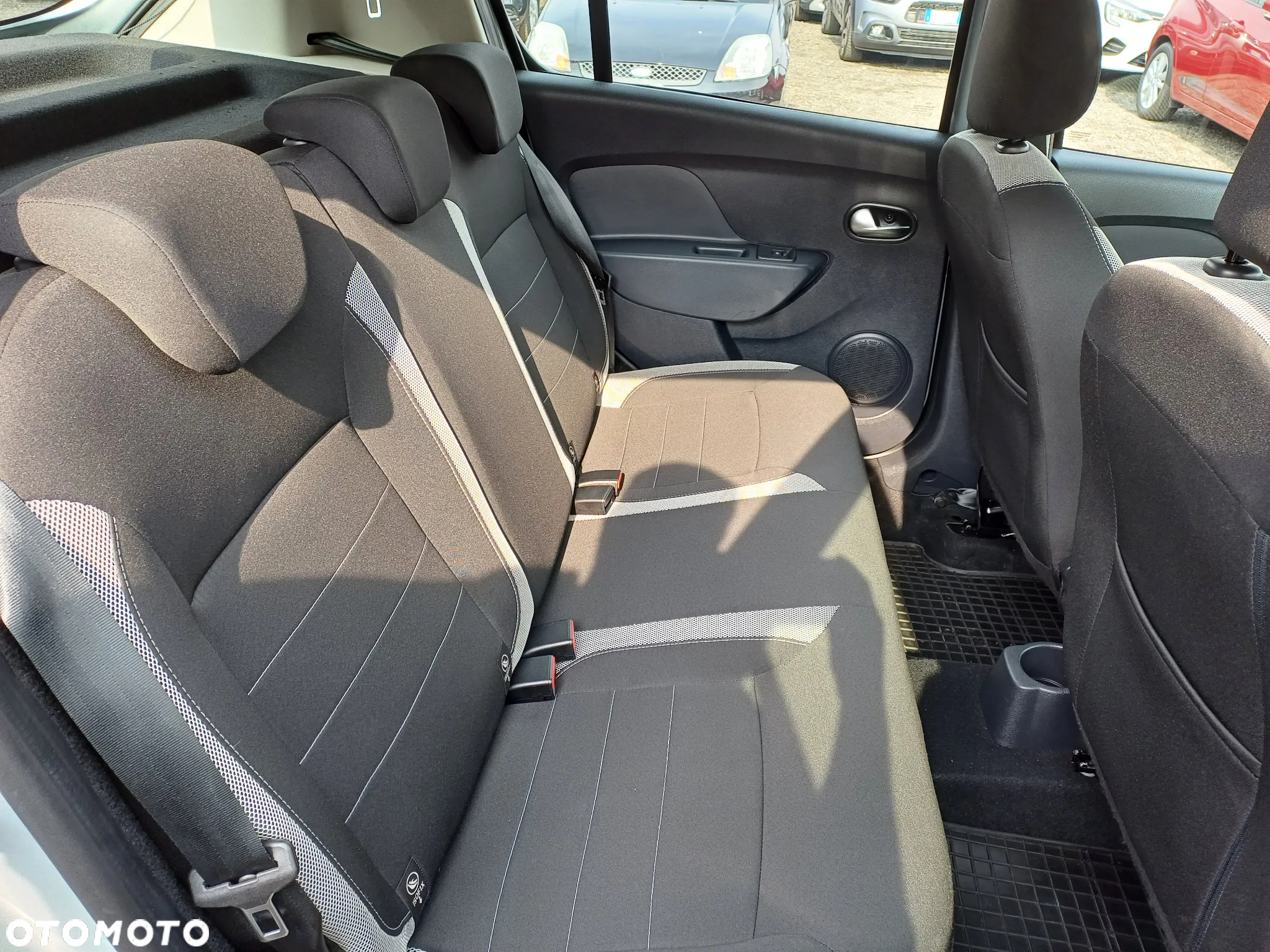 Dacia Sandero Stepway 1.5 dCi Laureate S&S - 11
