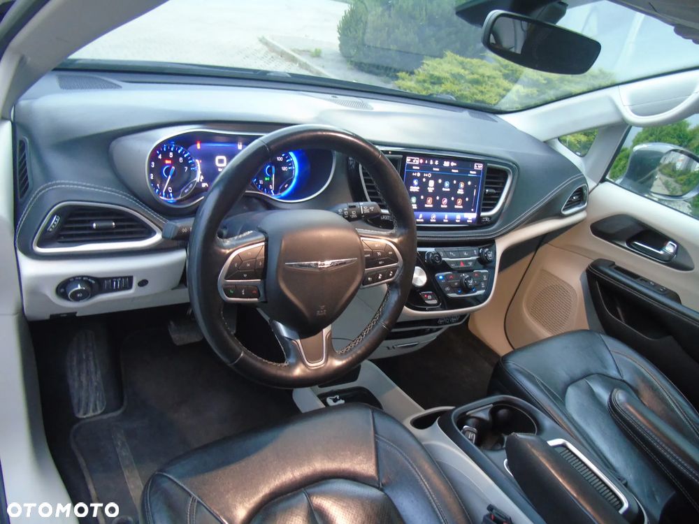 Chrysler Pacifica - 31