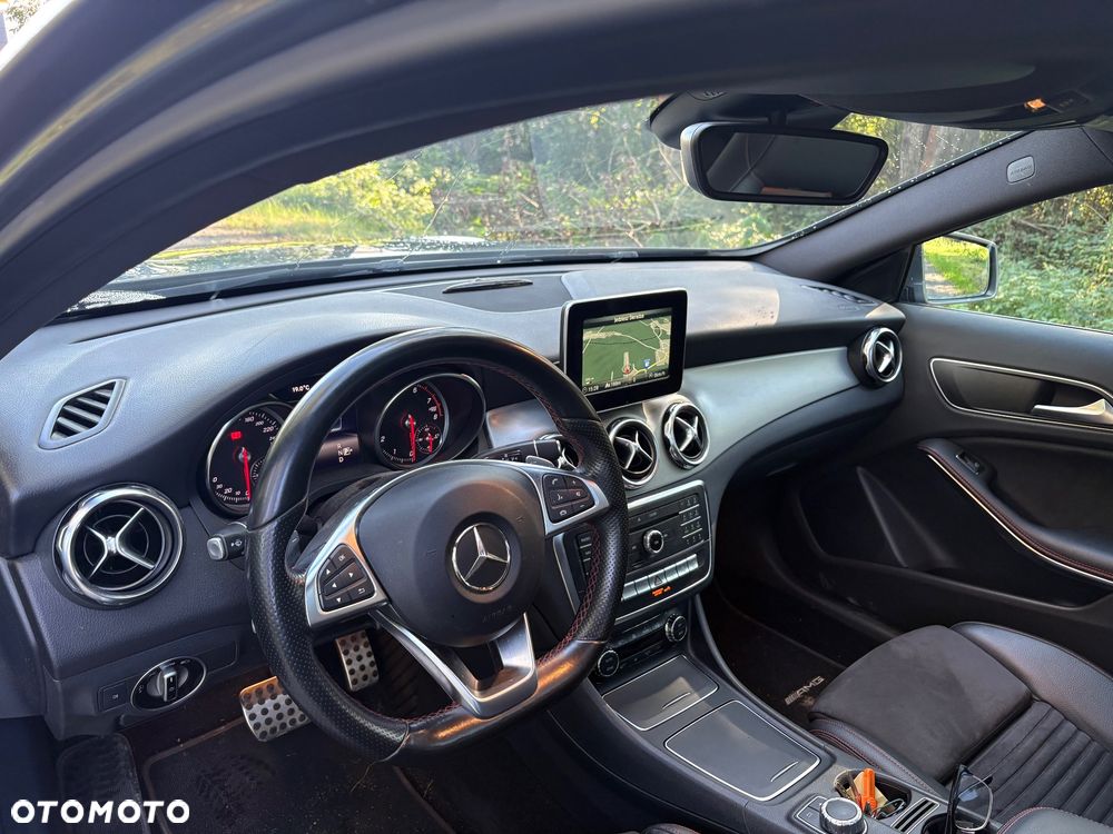Mercedes-Benz GLA 180 7G-DCT AMG Line - 11