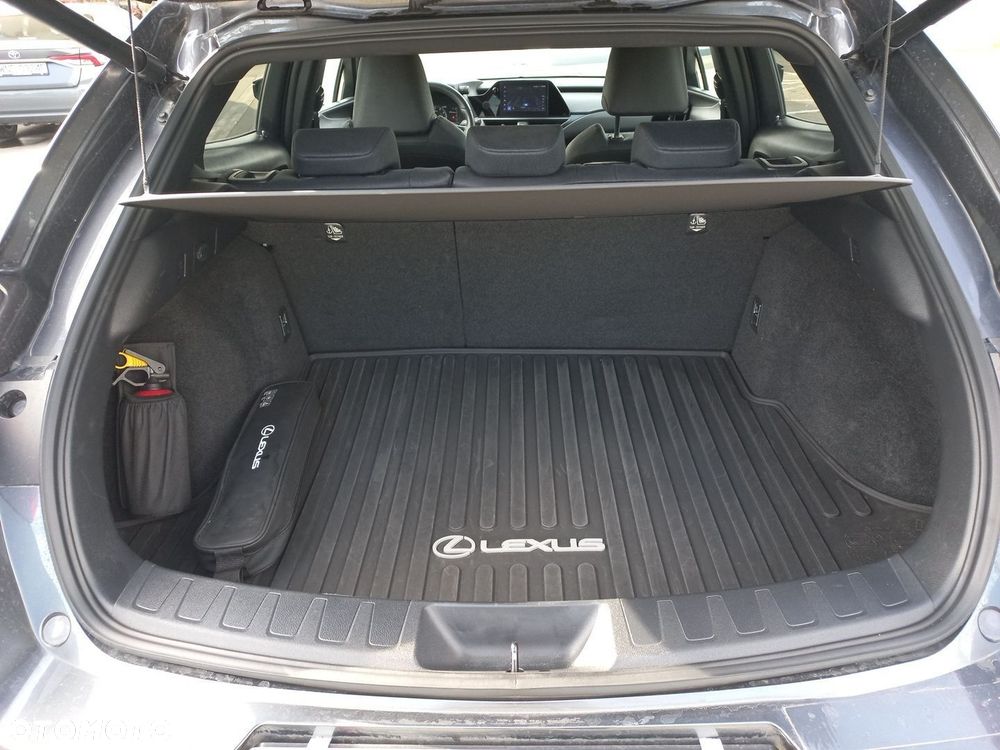 Lexus UX - 9