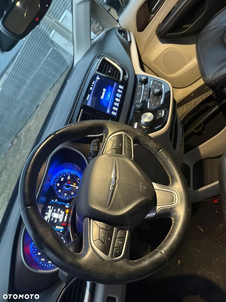 Chrysler Pacifica - 18
